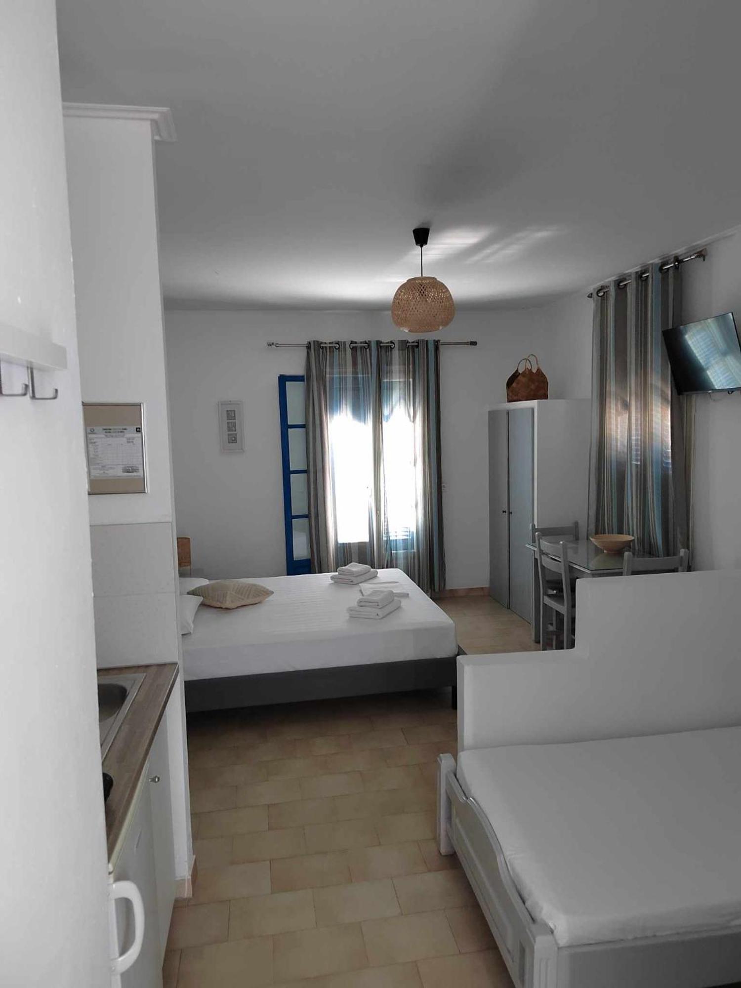Lianos Hotel Apartments Спетсес Экстерьер фото
