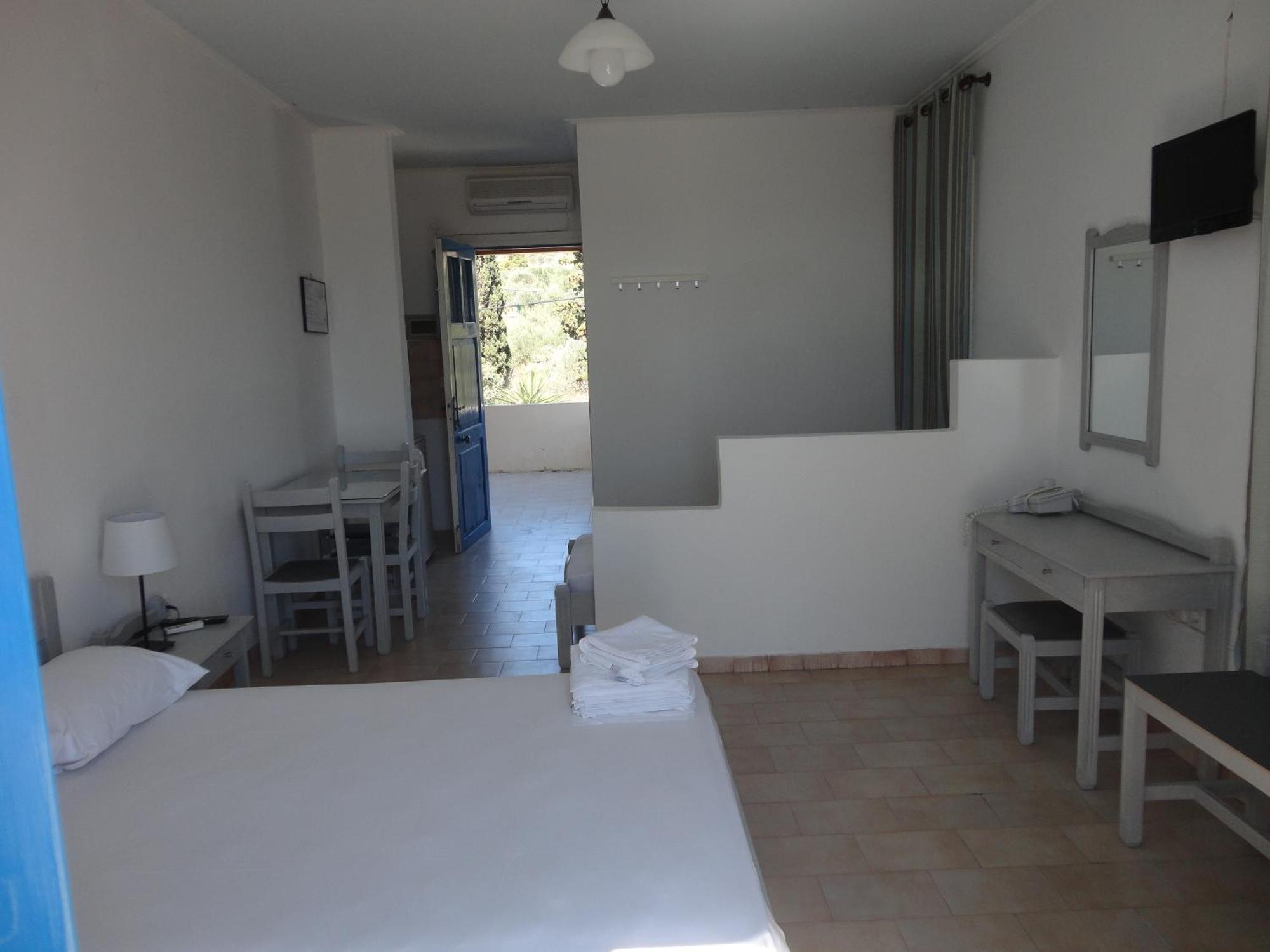 Lianos Hotel Apartments Спетсес Экстерьер фото