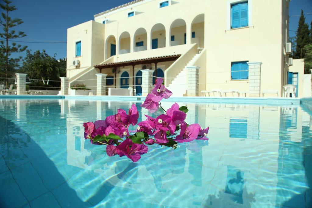 Lianos Hotel Apartments Спетсес Экстерьер фото